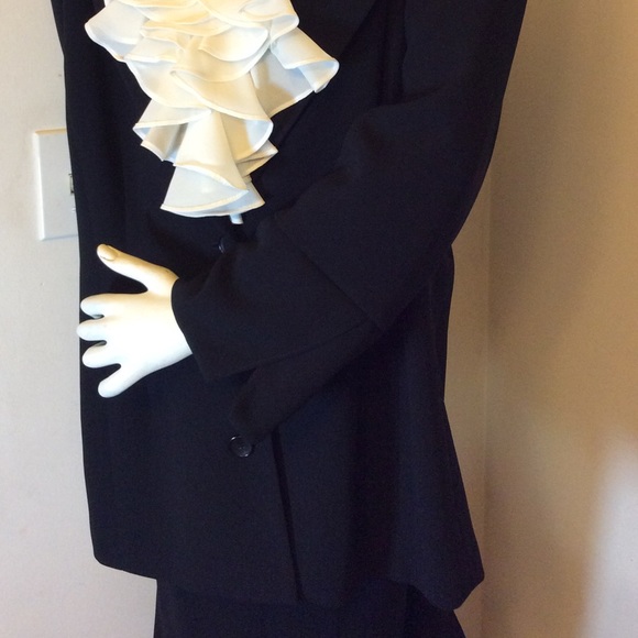 NWOT BLACK GORGEOUS LINED SUIT - Picture 4 of 8